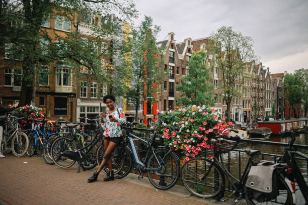 istock Coffee break on the go in Amsterdam 2195324050