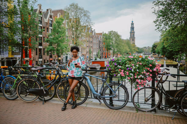 istock Coffee break on the go in Amsterdam 2195324807