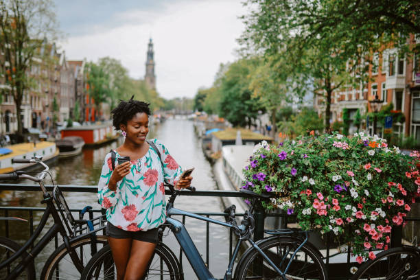istock Coffee break on the go in Amsterdam 2195325172