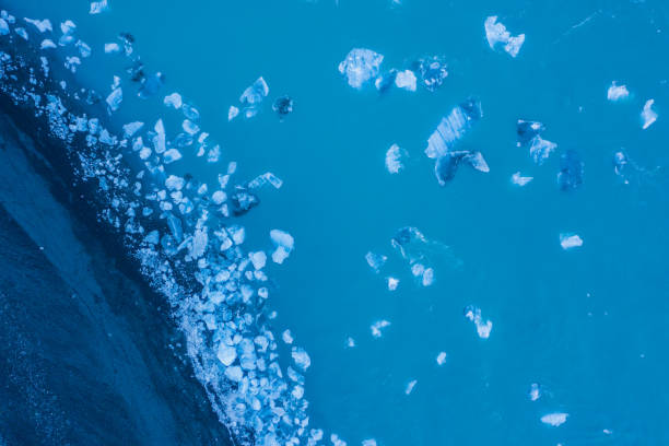 istock Vertical view of Diamond Beach in Iceland at dusk 2195358643