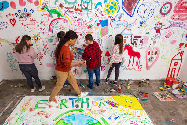 istock Little Hands, Big Mural Art 2195363704
