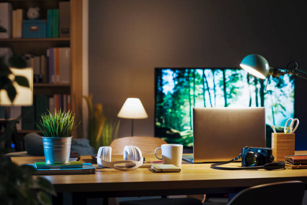 istock Contemporary home office with desk 2195430931