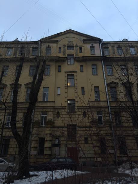 istock The building is old and has a lot of windows 2195567849