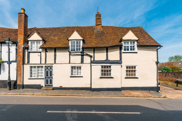 istock Traditional english house in st. Albans showing architectural heritage 2195587785
