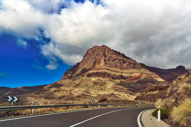 Fuente de los Azulejos in winter. The Monumento Natural Azulejos de Veneguera is a unique and one-of-a-kind basalt formation with amazing colors that can only be found here on Gran Canaria. During the day, the rocks shine in a natural turquoise and ochre color play. In the background you can still see the Montaña de Tauro mountain range.