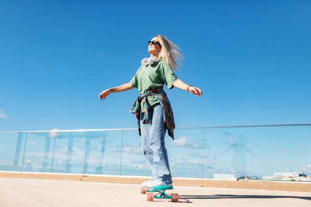 istock Mid adult woman skateboarding 2195721909