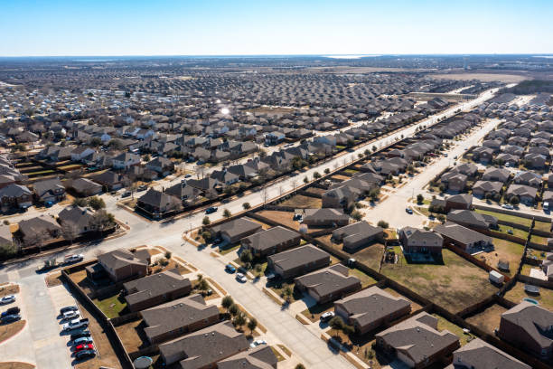 istock Suburbs of starter homes in Texas 2195731356