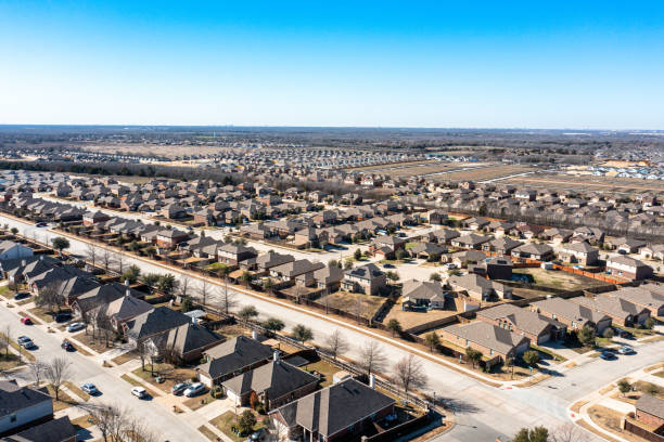 istock Suburbs of starter homes in Texas 2195731514