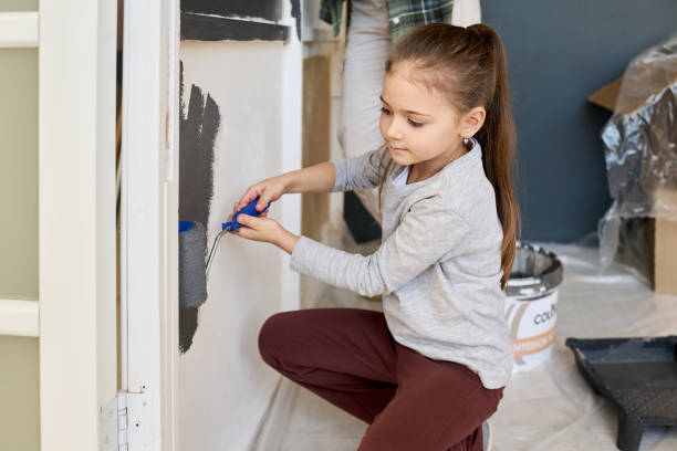 istock Helping mother renovate new apartment 2195847556