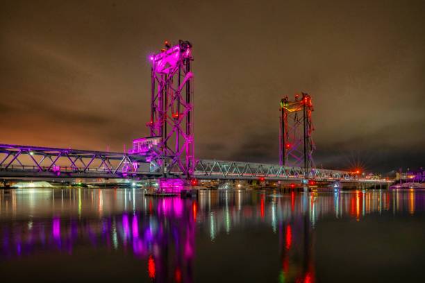 istock Memorial Bridge shows her colors 2195897114