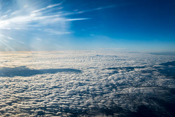 Through the porthole of the airplane, overlooking the sea of clouds and mountains, feeling the magnificent scenery of the sunshine filled with the sky, the child gazed out of the window with curiosity, filled with the joy of exploration.
