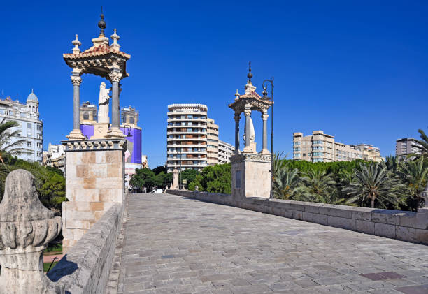 istock Pont del Mar pedestrian bridge in Valencia, Spain 2196049610
