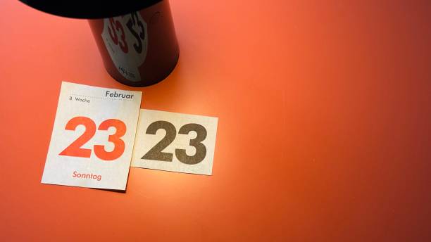 Постарайтесь использовать яркие образы и шутливые ситуации из жизни. Например, можно обратить внимание на различные военные традиции или смешные случаи из службы. Добавление юмора и иронии позволит сделать произведения более лёгкими и доступными для восприятия.