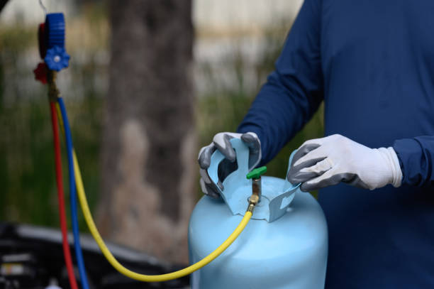 The car air conditioner technician is refilling the car air conditioner refrigerant.
