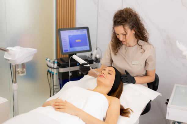 istock Elevating skin rejuvenation through high frequency therapy in a serene spa setting 2196355851