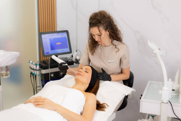istock Elevating skin rejuvenation through high frequency therapy in a serene spa setting 2196355871