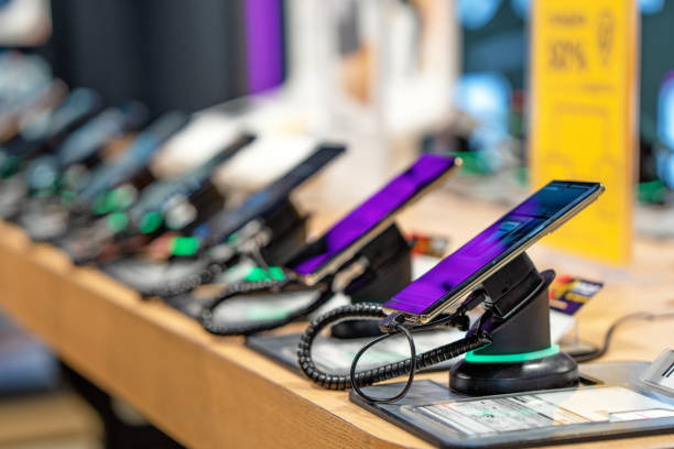 istock Showcase with smartphones in the modern electronics store. 2196409285