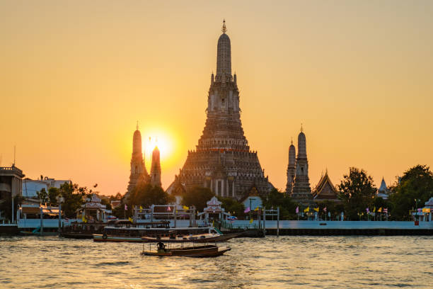istock Splendid sunset over Wat Arun reflecting on the Chao Phraya River in vibrant Bangkok 2196671266
