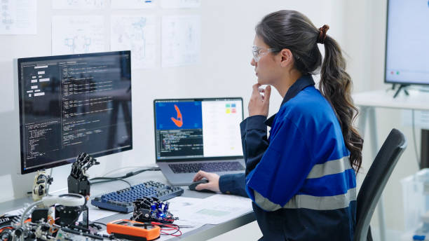 Engernering Woman Using Computer 6,500+ Women In Science Electricity Stock Photos, Pictures & Royalty ...
