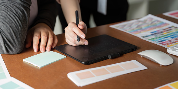 Collaborative Graphitc Collaborative Graphic Design Process With Digital Tools And Color ...
