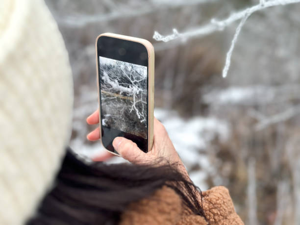 istock Smartphone photography in winter 2196824386