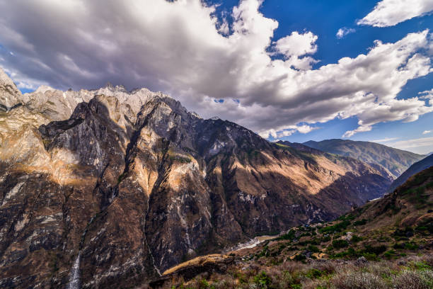 Tiger Leaping Gorge, Yunnan, China – One of the deepest river canyons in the world, Tiger Leaping Gorge in Yunnan Province is a dramatic landscape of towering cliffs, rushing rapids, and rugged hiking trails. Carved by the powerful Jinsha River, a tributary of the Yangtze, the gorge stretches approximately 16 kilometers, flanked by the imposing Jade Dragon Snow Mountain and Haba Snow Mountain. According to legend, a tiger once leaped across the narrowest section of the gorge, giving it its name. A paradise for trekkers, the high trail offers breathtaking views of the river’s relentless currents and sheer rock faces, making it one of China’s most awe-inspiring natural wonders.