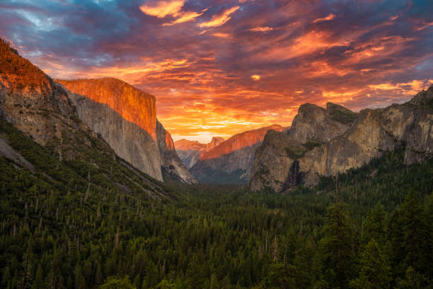 istock Tunnel View Sunset Yosemite National Park California 2197052524