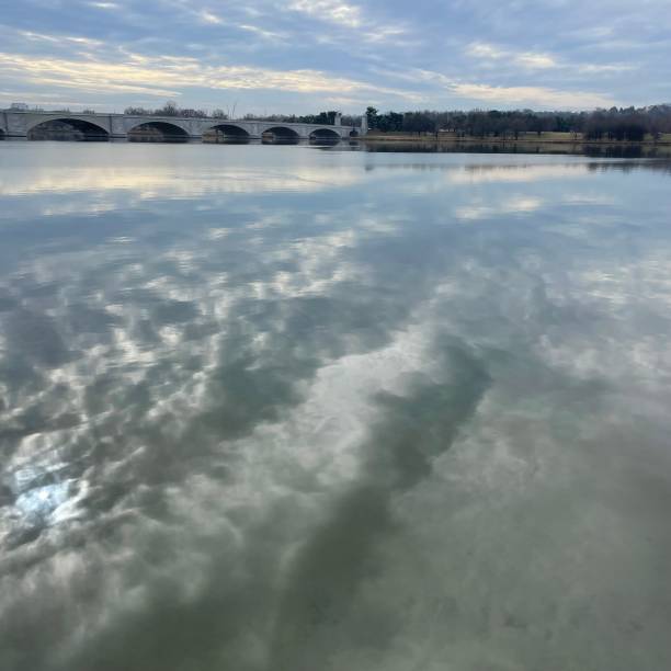 istock Memorial Bridge and Icy Potomac 2197060155