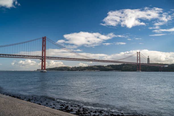 istock Ponte 25 de Abril – Lisbon's Iconic Suspension Bridge 2197081017