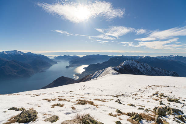 istock Vista sul lago di Como e la Svizzera. 2197198172