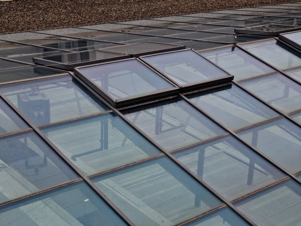 piston works on basis of thermal expansion, as soon as temperature in greenhouse increases, it moves lever and opens the window. As temperature drops, the window closes. sky light