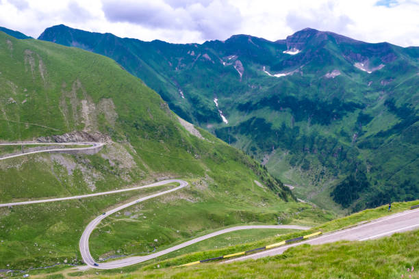 istock Cars on sharp turns of the serpentine Transfagarasan road. 2197283395