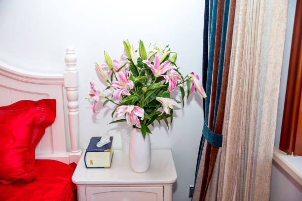 Vase flower arrangement