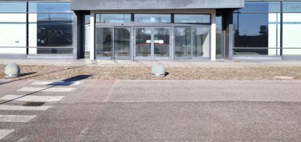 istock Abandoned department store at the roadside. 2198132266