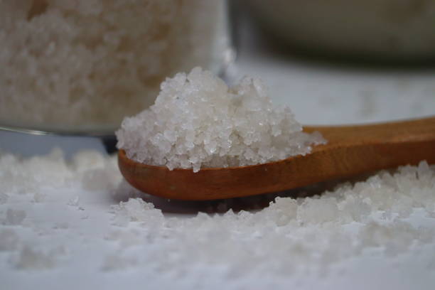 Crystal salt, also known as kallupu, displayed in its natural form. Perfect for highlighting organic, unrefined salt. Ideal for food blogs, recipes, and health content focusing on natural ingredients