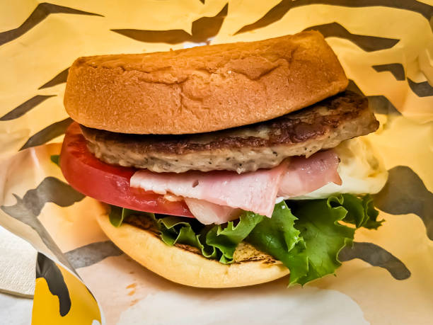 Egg and bacon hamburger gourmet foo
