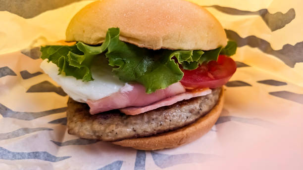 Egg and bacon hamburger gourmet foo
