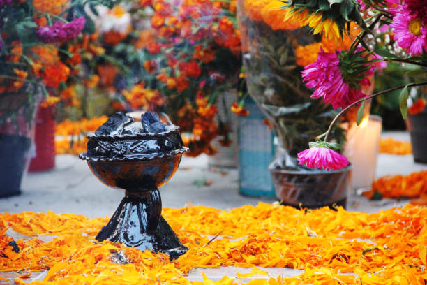 Sahumerio, copal, cempasúchil flowers, tradition, culture, Mexico, Mexico, smoke, pantheon, cemetery, grave, flowers, life, death,