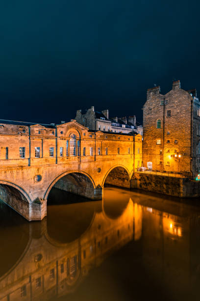 istock Pulteney bridge reflecting in the avon river at night in bath, england 2199139964