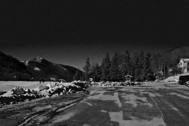 Montagne,alberi e strade si mescolano creando una favola