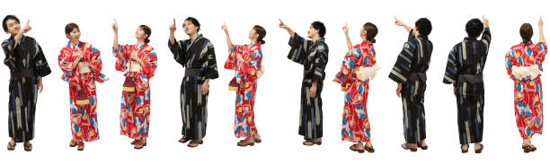 fotografii de stoc, fotografii și imagini scutite de redevențe cu japoneză yukata femei și bărbați care indică 5 direcții - yukata