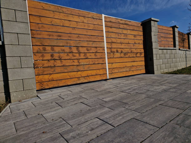 istock automatic closing with adjustable delay Possibility of opening only one wing of the gate. multiple transmitter and light barrier. the possibility of manual opening of the gate in the event of a power 2199322806