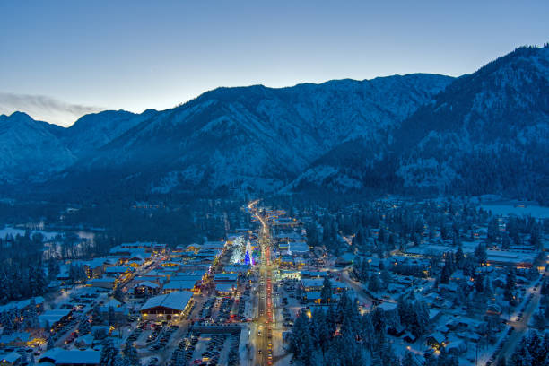istock Leavenworth, Washington at sunset in December 2199830494