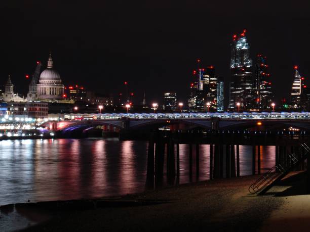 istock Night view of London in river Thames. 2199987357