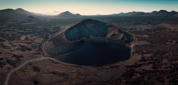 istock El Cuervo Volcano Lanzarote Sunset Panorama Islas Canarias 2200000126