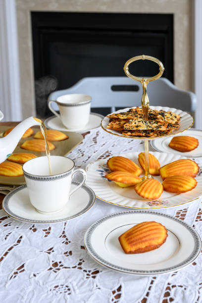 istock Black tea being poured into luxury bone china teacup 2200016526
