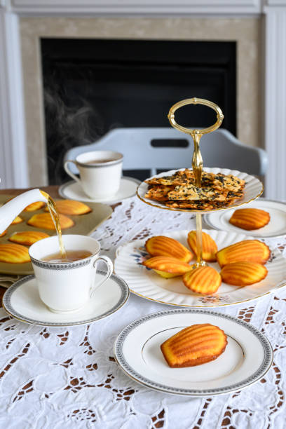 istock Black tea being poured into luxury bone china teacup 2200016570