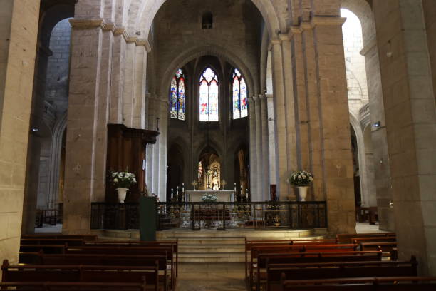 istock Arles - Saint-Trophime cathedral 2200018509
