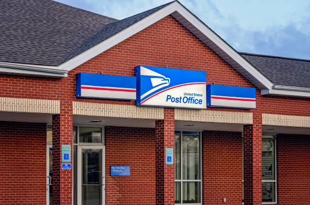 United States Post Office in Theodore Alabama Theodore, Alabama, USA - Feb. 15, 2025: The Theodore post office is pictured in Theodore, Alabama. The post office serves the community of Theodore, an unincorporated area of South Mobile County. post office stock pictures, royalty-free photos & images