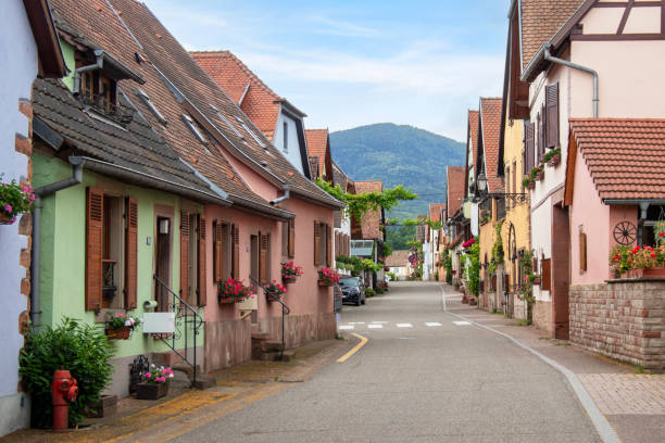 The main street of Itterswiller and its half-timbered houses.
